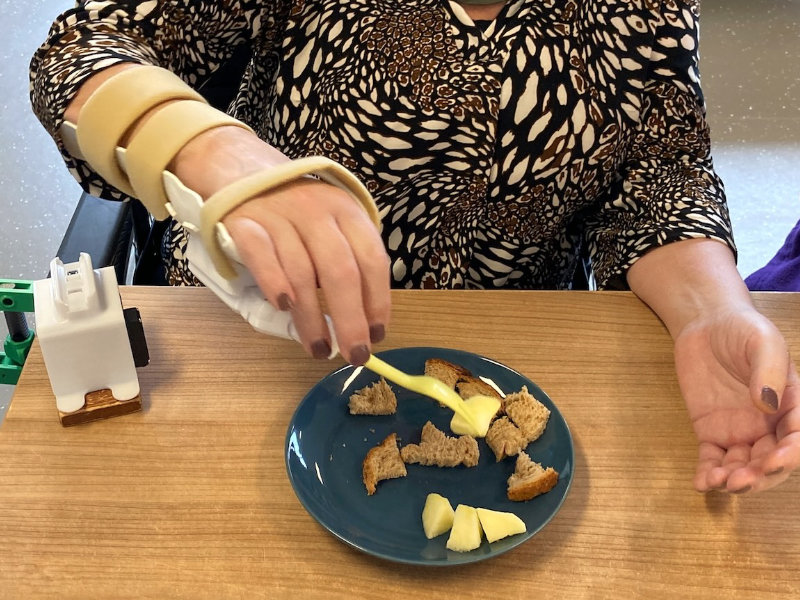 Multispalk prototype 1 in gebruik bij het eten.